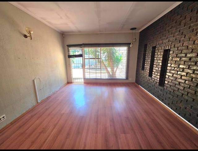 5 BEDROOM HOUSE FOR SALE IN FREEWAY PARK